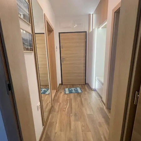 Azur Delux Βάρνα